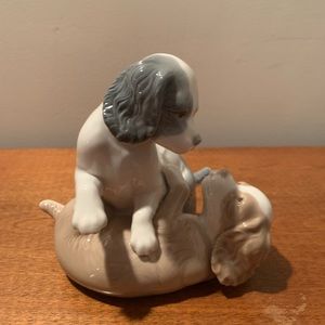 PUPPYS FIGURINE
